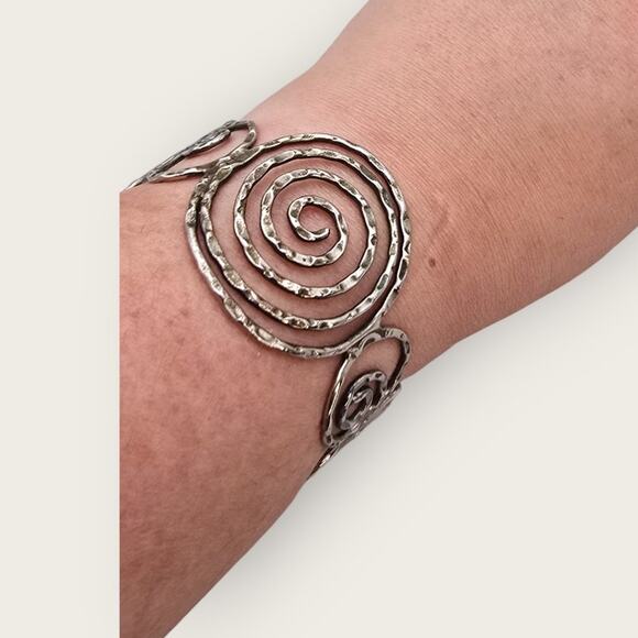 Hammered Silver Spiral Cuff Vintage  Bracelet - Picture 7 of 9